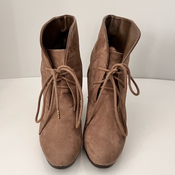 Expression Suede Lace up Ankle Boots 3” heels Ladies Chocolate Brown Size 7 - Picture 2 of 8